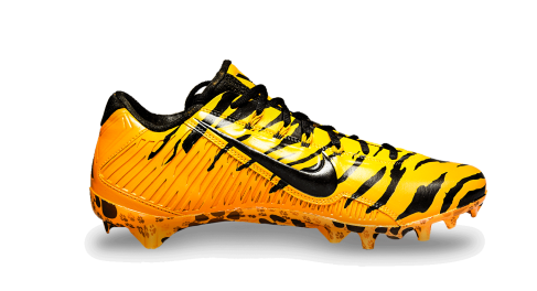 Right view of Baldwin's tiger print cleat with nike swoosh